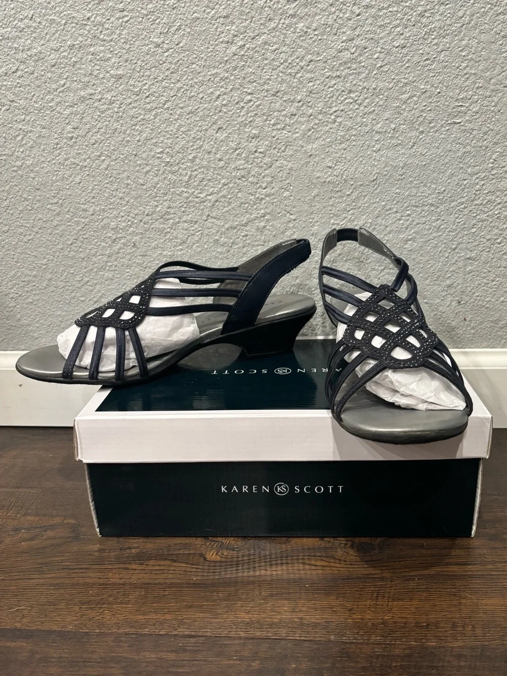 Karen Scott Black Strappy Elinoor Navy kitten heel